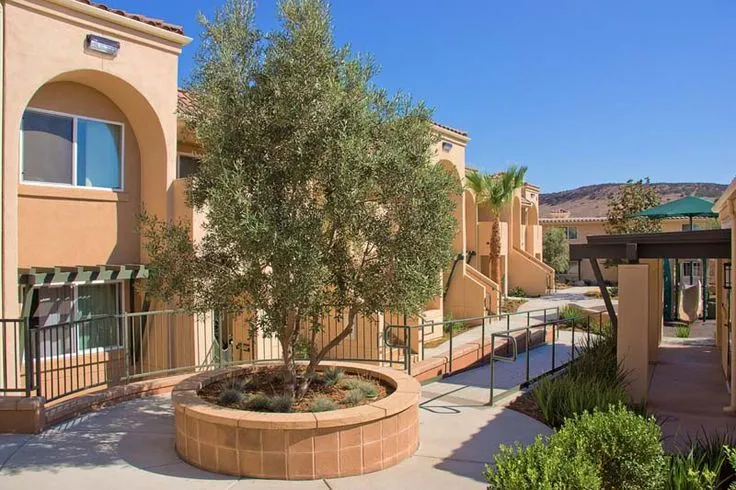 Orange Garden Apartments – Poway, CA – photo 2